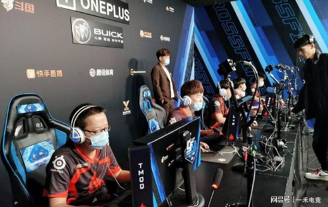 脚步多次攻 脚步多次攻