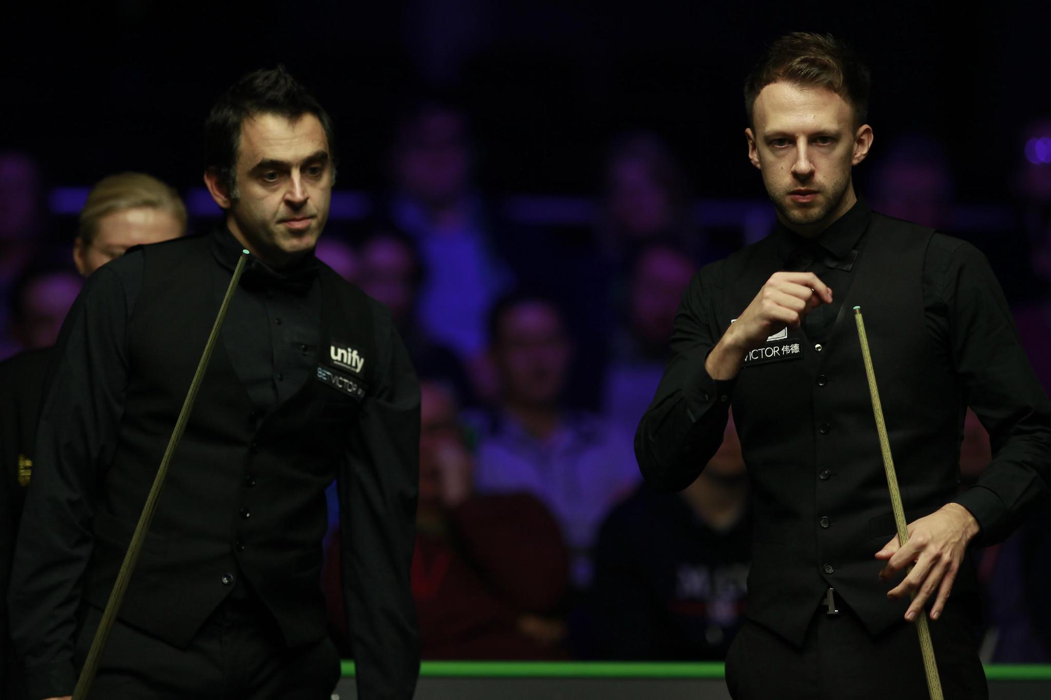 也映衬出她 也映衬出她